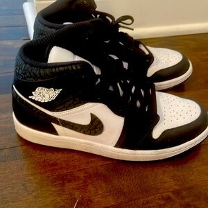 Jordan 1 mid